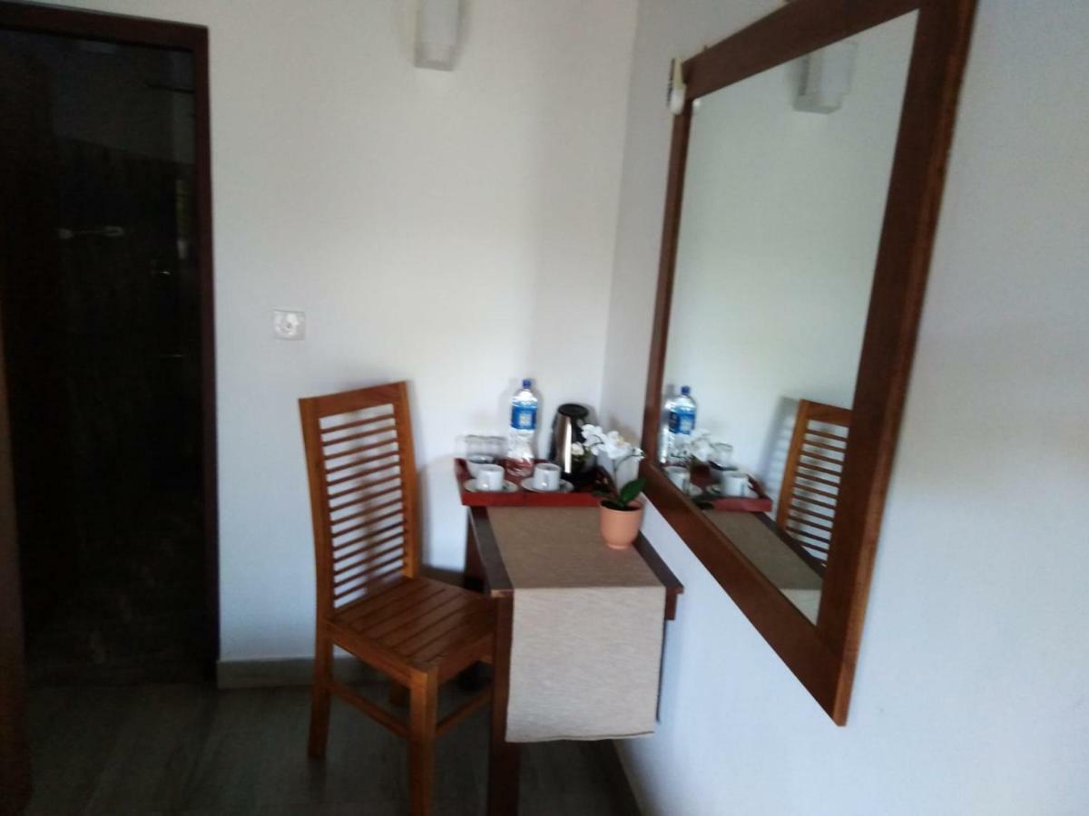 Lija Residence Негомбо Екстериор снимка