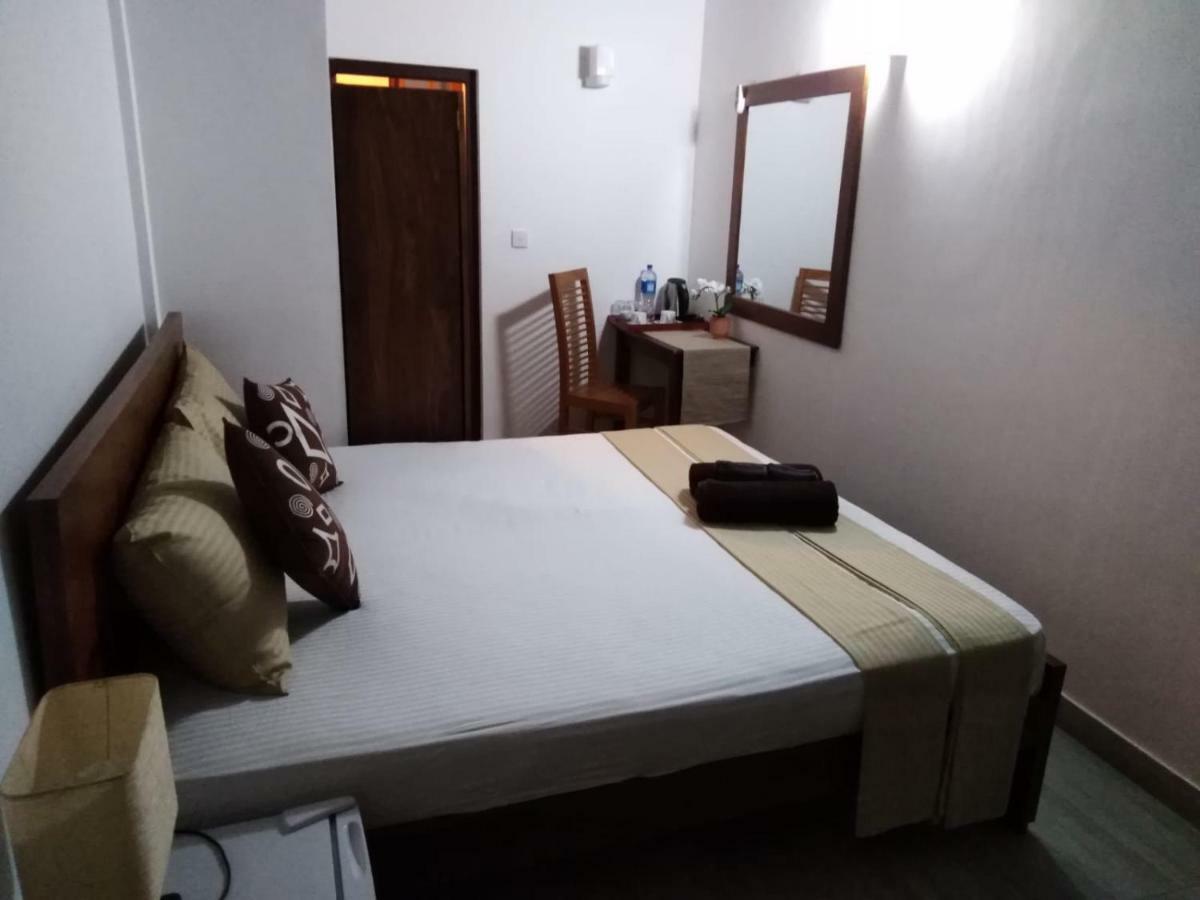 Lija Residence Негомбо Екстериор снимка